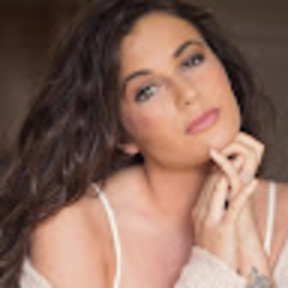 Meet your Posher, Amanda - Picture 1 of 1